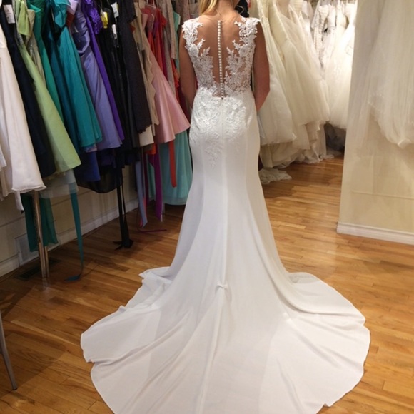 Cosmobella Milano Lace Wedding Dress - Picture 2 of 10